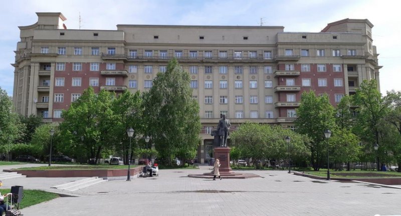 Чиновники мэрии предложили отказаться от капитального ремонта «стоквартирного» дома в центре Новосибирска